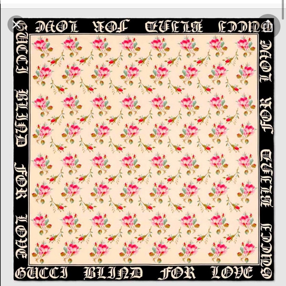 ⭐️SOLD⭐️Gucci Blind For Love Floral Silk Scarf - Picture 2 of 11